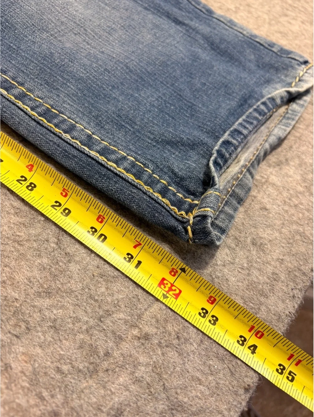 True Religion straight baggy blue jeans size 38x32